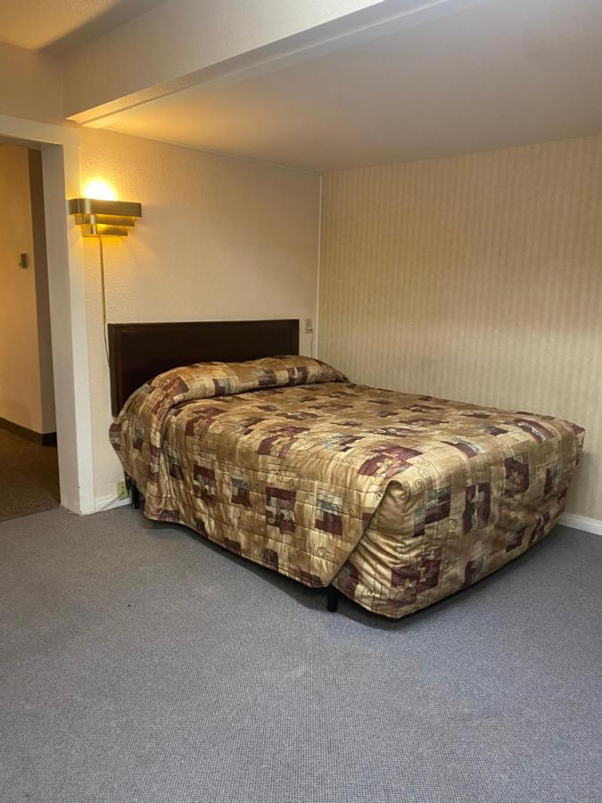 Chinook Motel Lethbridge Exterior foto